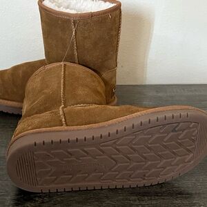 Women’s Size 2 US Koolaburra Ugg Koola Short Chestnut Brown Boots Soft